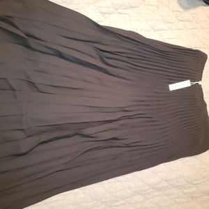 Pleated midi black skirt